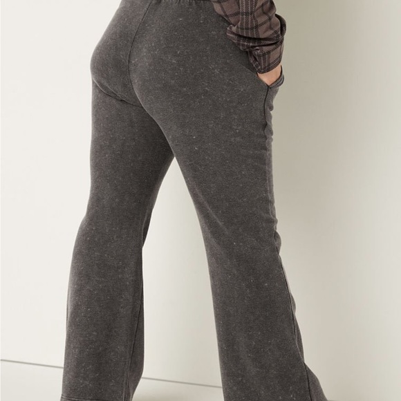 PINK
High Waist Flare Sweatpant
26543821 - Picture 2 of 2